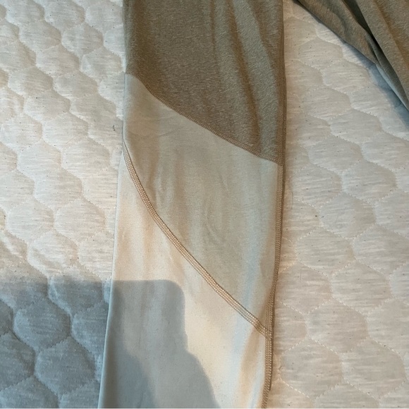 Old Navy Tan Active Leggings - Size M - Picture 6 of 6